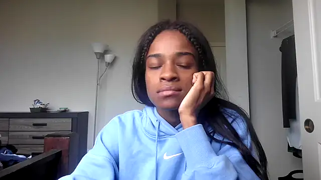 Snapshot of Marlowlovee chatting on September 2025 04:00:01 PM Marlowlovee online show from September 2025 04:00:01 PM