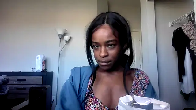 Snapshot of Marlowlovee chatting on October 2025 05:24:02 PM Marlowlovee online show from October 2025 05:24:02 PM