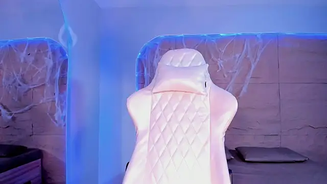 RenataLeclair online show from October 2025 04:30:02 PM