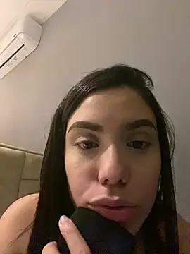 Snapshot of RenataLeclair chatting on June 2026 02:33:02 AM RenataLeclair online show from June 2026 02:33:02 AM