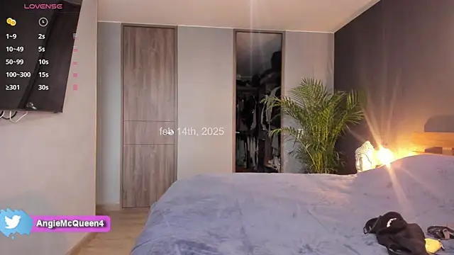 Sarajames online show from February 2025 08:37:01 PM