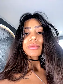 Sarajames online show from November 2025 02:13:01 PM