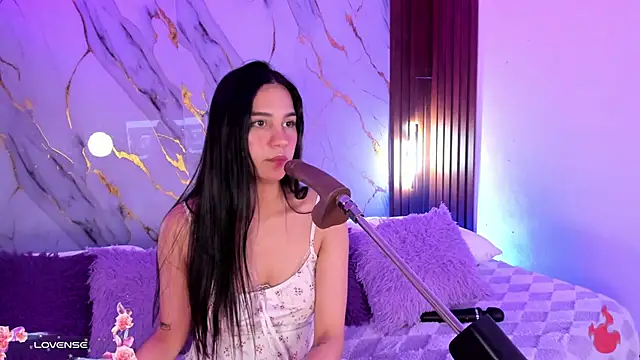 Emmiicute online show from April 2026 07:58:01 PM