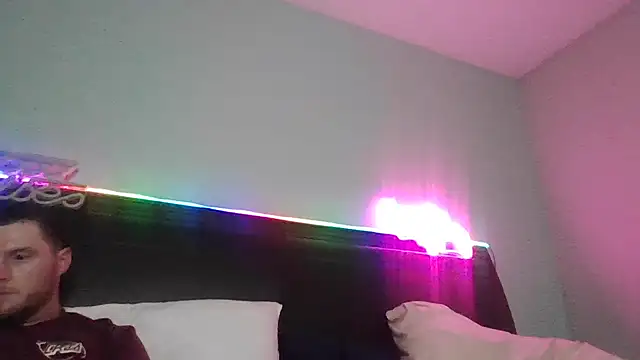 Snapshot of AustinandTaraHtx chatting on October 2025 05:15:01 AM AustinandTaraHtx online show from October 2025 05:15:01 AM