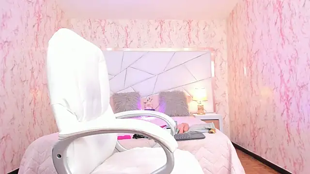 Emily Whinfre online show from October 2025 08:27:02 PM