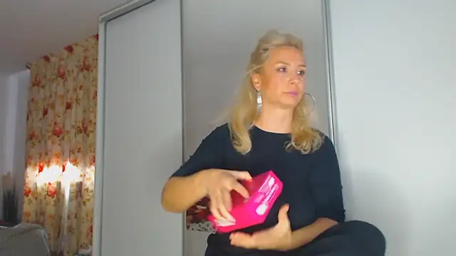 merlyn4 online show from October 2025 09:32:01 AM