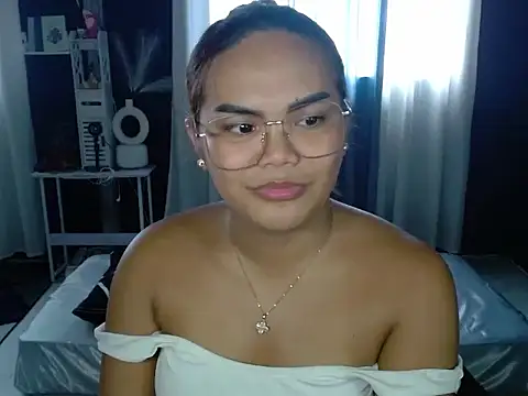 Snapshot of KylieSmith chatting on April 2026 06:46:01 AM KylieSmith online show from April 2026 06:46:01 AM