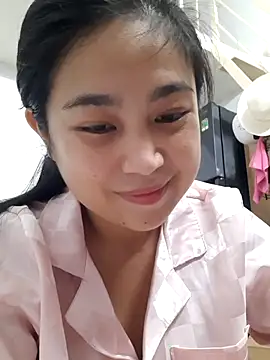 Snapshot of Minn-cute chatting on October 2025 04:44:02 AM Minn-cute online show from October 2025 04:44:02 AM