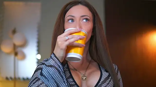 Snapshot of MayaHipnoteyes chatting on October 2025 06:18:02 PM MayaHipnoteyes online show from October 2025 06:18:02 PM