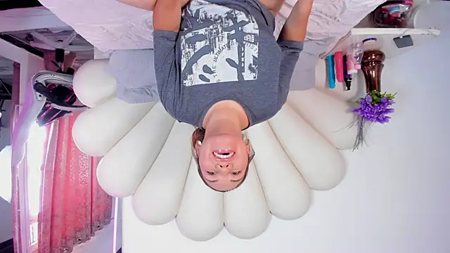 MiaCastillo online show from September 2025 07:18:02 PM