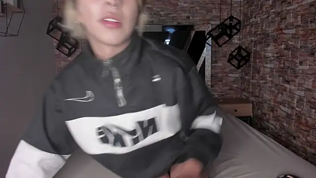 Snapshot of OliIverr22 chatting on September 2025 01:44:02 PM OliIverr22 online show from September 2025 01:44:02 PM