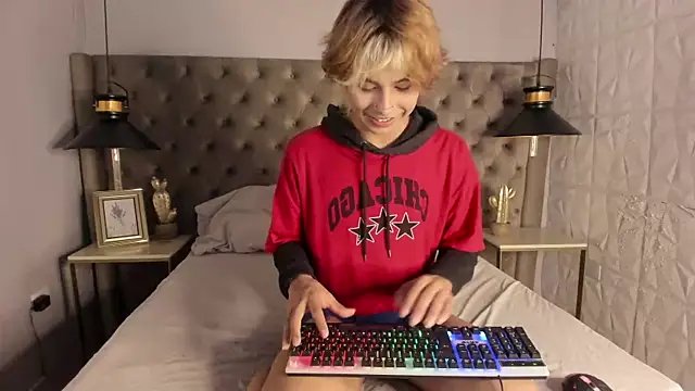 Snapshot of OliIverr22 chatting on September 2025 02:18:02 PM OliIverr22 online show from September 2025 02:18:02 PM