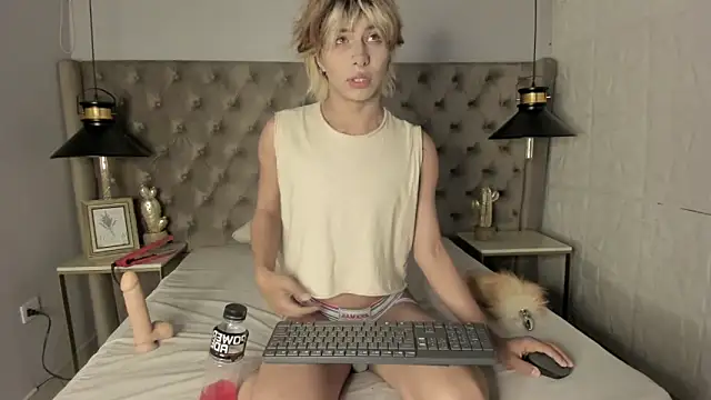 Snapshot of OliIverr22 chatting on September 2025 01:46:02 PM OliIverr22 online show from September 2025 01:46:02 PM