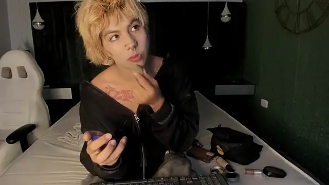 Snapshot of OliIverr22 chatting on November 2025 08:07:01 PM OliIverr22 online show from November 2025 08:07:01 PM