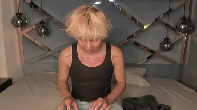 Snapshot of OliIverr22 chatting on November 2025 08:52:02 PM OliIverr22 online show from November 2025 08:52:02 PM