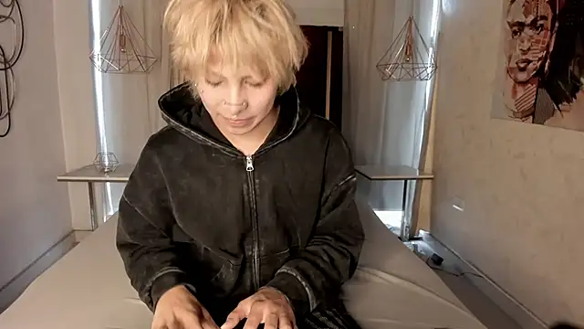 Snapshot of OliIverr22 chatting on November 2025 08:20:01 PM OliIverr22 online show from November 2025 08:20:01 PM