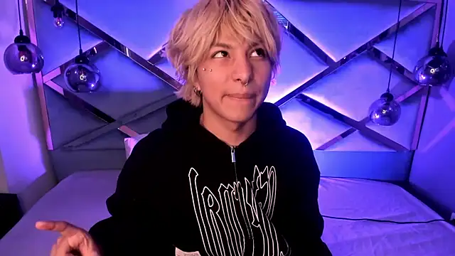 OliIverr22 online show from December 2025 01:18:02 PM