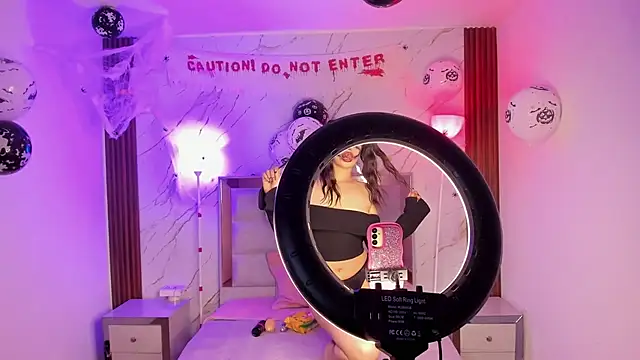 Lizeth Salazar online show from October 2025 12:03:01 PM