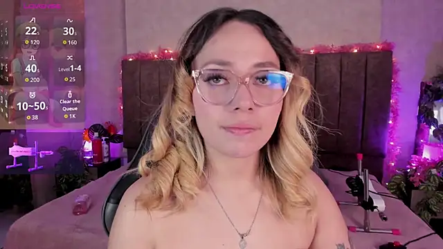 Snapshot of LanaMills_ chatting on July 2026 04:10:02 AM LanaMills online show from July 2026 04:10:02 AM