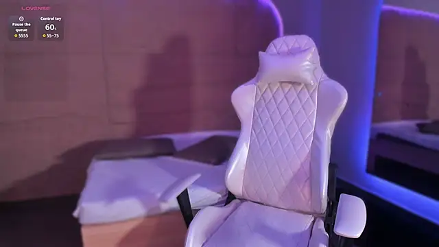 HannahMontgomery online show from November 2025 04:05:01 PM