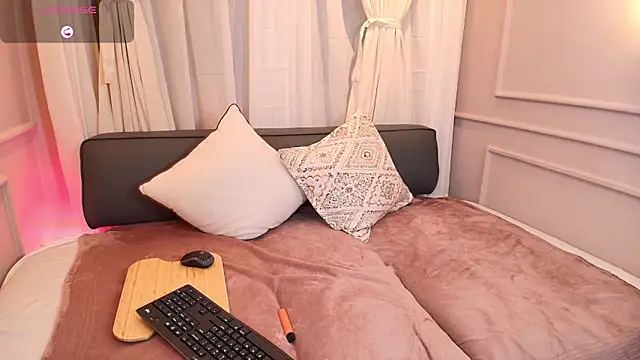 Nahomi key  online show from September 2025 08:01:02 PM