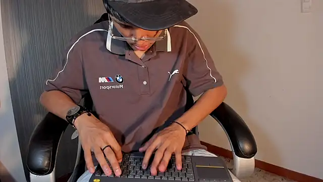 Daddy Darcks online show from October 2025 07:47:01 PM