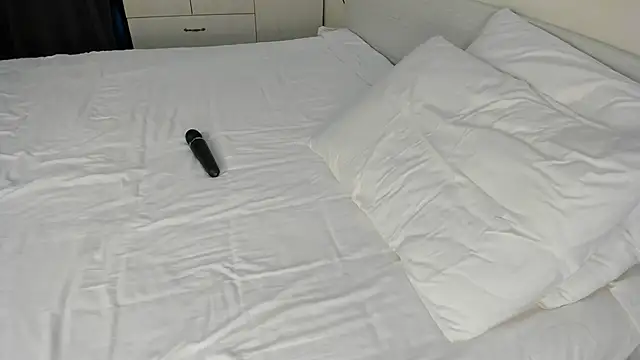 MoonAri online show from October 2025 08:17:01 PM