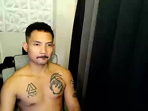 Snapshot of Thefriskyasian chatting on November 2025 05:01:02 AM Thefriskyasian online show from November 2025 05:01:02 AM