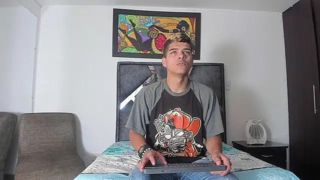 wyatt 3 online show from October 2025 12:01:02 PM