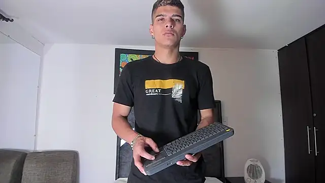 wyatt 3 online show from October 2025 12:18:02 PM