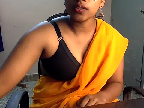 Hot-Honey20 online show from October 2025 01:23:01 PM