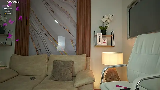 MilaCrave online show from October 2025 11:42:01 AM