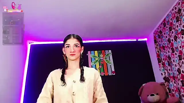 ingrid zese  online show from October 2025 07:12:01 PM