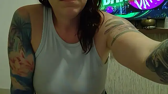 Island Siren online show from October 2025 09:39:01 PM