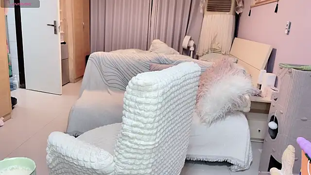 Y2Luvk online show from October 2025 09:28:02 PM