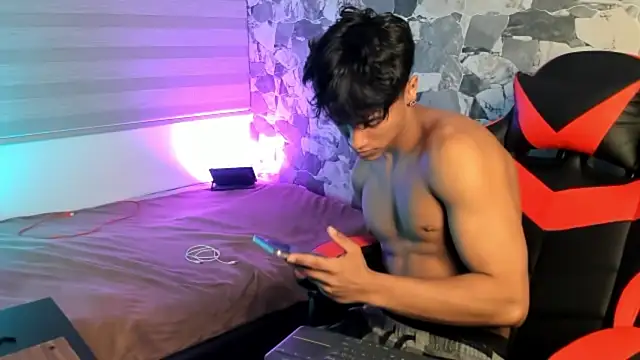 ZYZZ1312 online show from April 2026 04:00:01 AM