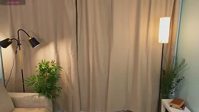 lisabaus online show from September 2025 07:10:02 AM