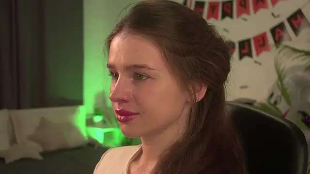 Olivia Farrell online show from October 2025 12:49:01 PM