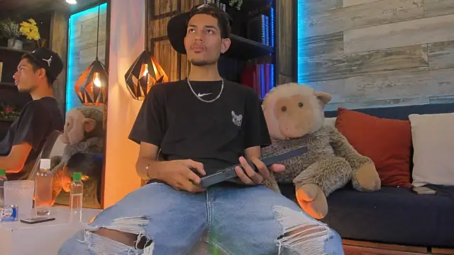 Adonis WB online show from November 2025 01:44:01 AM