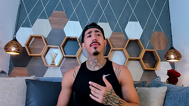 Snapshot of Donovan_Desmond chatting on September 2025 08:20:02 PM Donovan Desmond online show from September 2025 08:20:02 PM