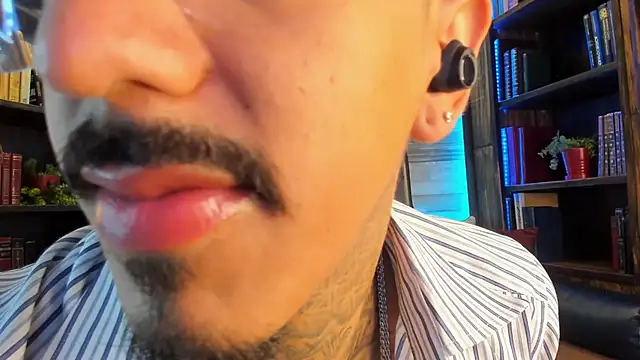 Snapshot of Donovan_Desmond chatting on October 2025 08:49:01 PM Donovan Desmond online show from October 2025 08:49:01 PM