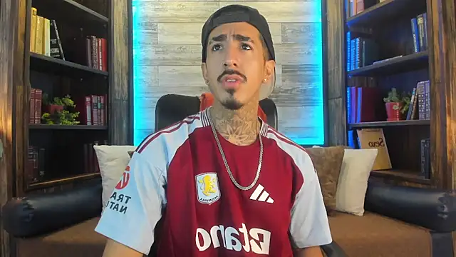 Snapshot of Donovan_Desmond chatting on October 2025 08:09:02 PM Donovan Desmond online show from October 2025 08:09:02 PM