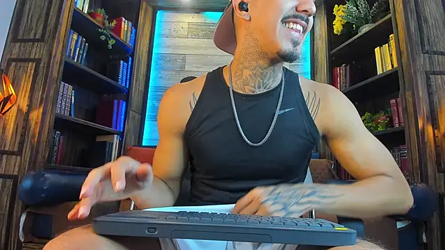 Snapshot of Donovan_Desmond chatting on October 2025 07:58:02 PM Donovan Desmond online show from October 2025 07:58:02 PM