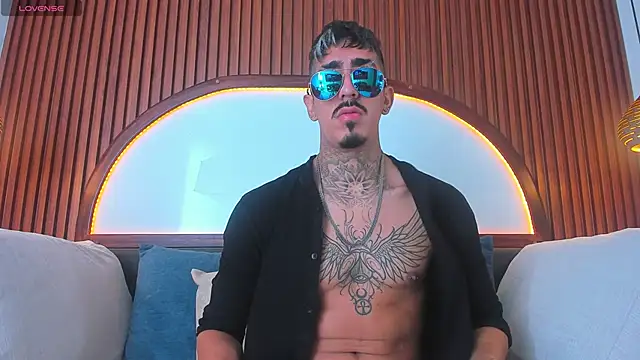 Snapshot of Donovan_Desmond chatting on October 2025 04:02:02 PM Donovan Desmond online show from October 2025 04:02:02 PM