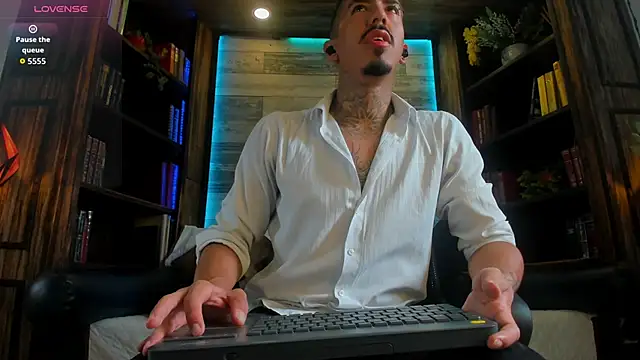 Snapshot of Donovan_Desmond chatting on October 2025 08:02:02 PM Donovan Desmond online show from October 2025 08:02:02 PM