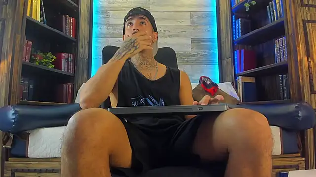 Snapshot of Donovan_Desmond chatting on October 2025 09:06:01 PM Donovan Desmond online show from October 2025 09:06:01 PM