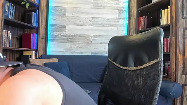 Snapshot of Donovan_Desmond chatting on October 2025 07:47:02 PM Donovan Desmond online show from October 2025 07:47:02 PM