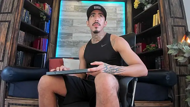 Snapshot of Donovan_Desmond chatting on November 2025 08:41:01 PM Donovan Desmond online show from November 2025 08:41:01 PM