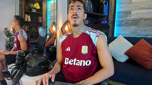 Snapshot of Donovan_Desmond chatting on November 2025 10:32:02 PM Donovan Desmond online show from November 2025 10:32:02 PM