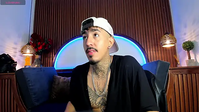 Snapshot of Donovan_Desmond chatting on November 2025 09:11:01 PM Donovan Desmond online show from November 2025 09:11:01 PM